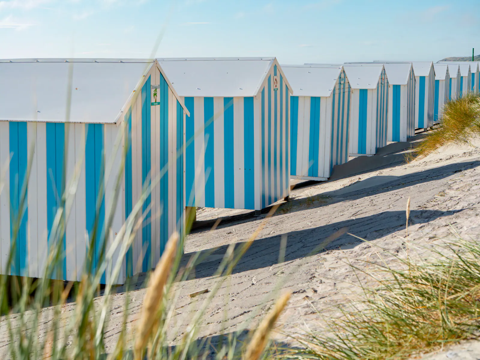 Cabines de plage dans les dunes