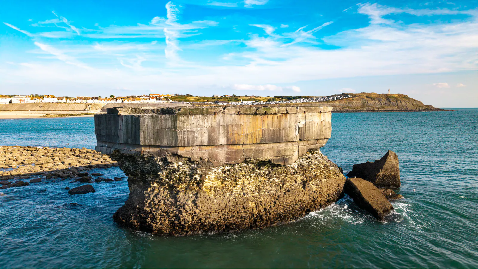 Le fort de l’Heurt sur son rocher face à la plage du Portel, Côte d’Opale